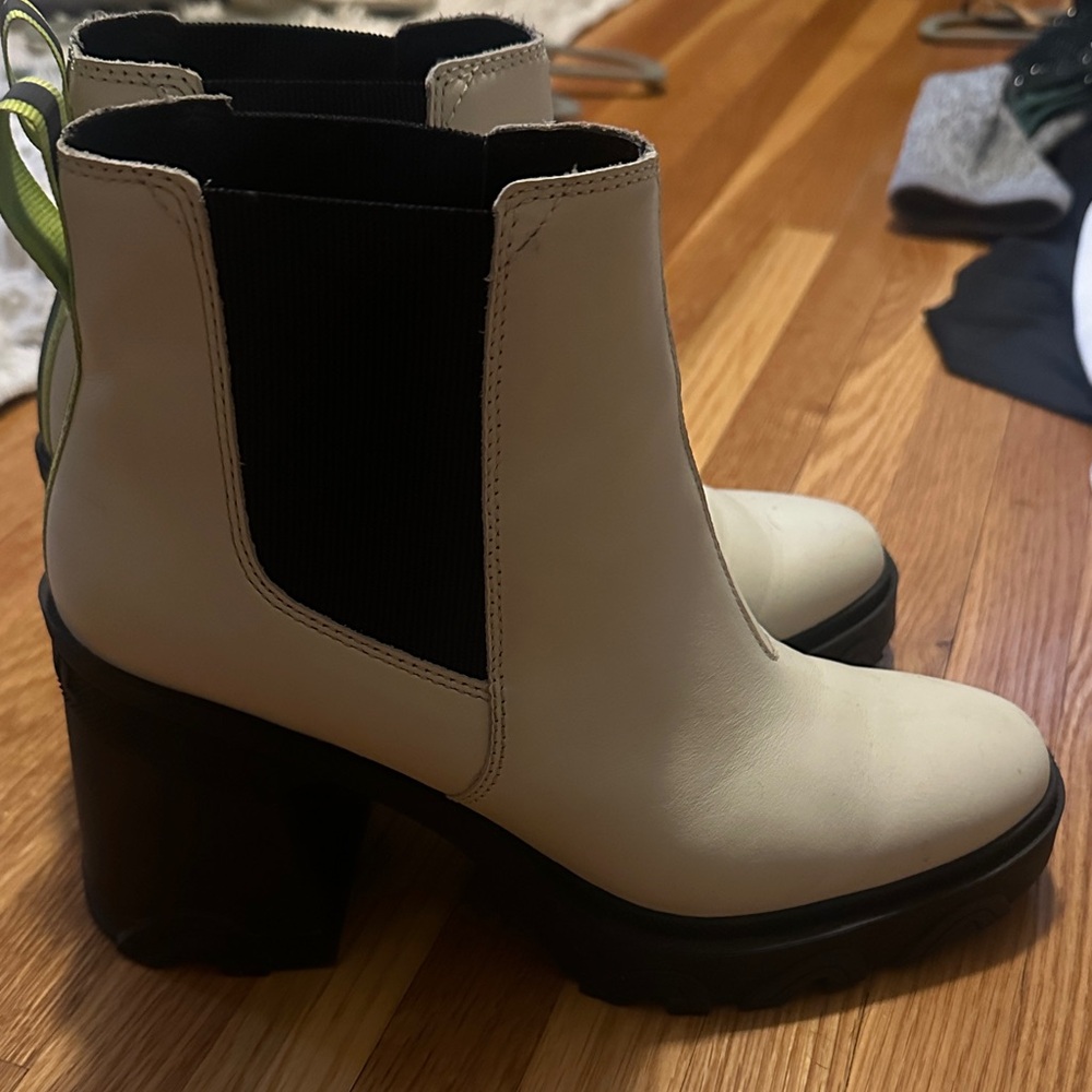 Sorel Cream and Black Heeled Boots